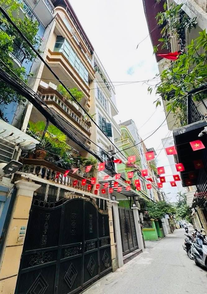 Nhà riêng Trần Quốc Hoàn, Cầu Giấy 50m² giá 20 tỷ - Sổ đỏ chính chủ, ô tô vào tận nhà!