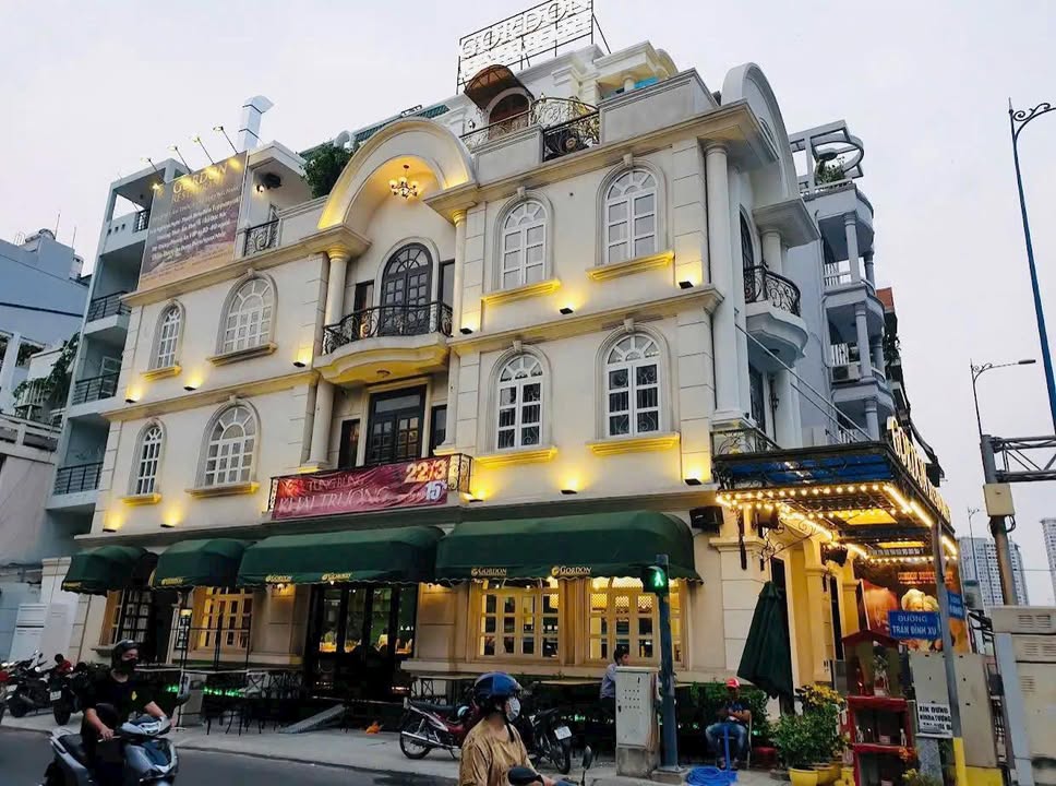 Bán tòa nhà FrontHouse 2 mặt tiền Võ Văn Kiệt, Quận 1 - Diện tích 177m², Giá 120 tỷ TL!