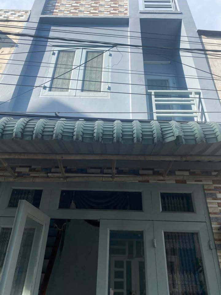 Nhà bán quận Bình Chánh 12m² giá 720 triệu - Vị trí đắc địa, hẻm bê tông rộng rãi!