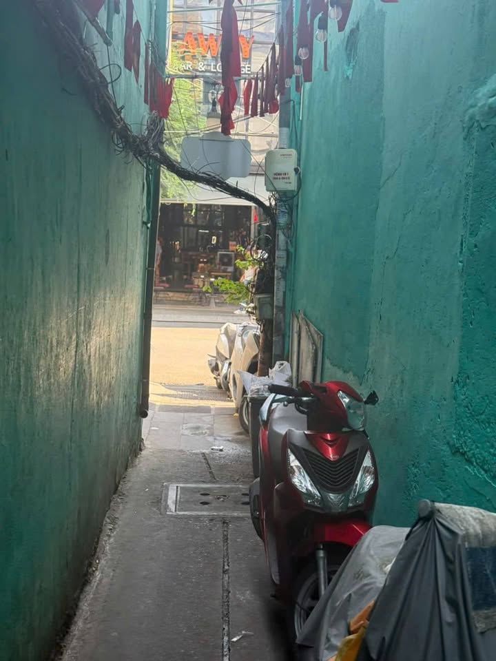 Nhà phố Bùi Viện, Quận 1, 10m² giá 4 tỷ - Đầu tư sinh lời ngay!