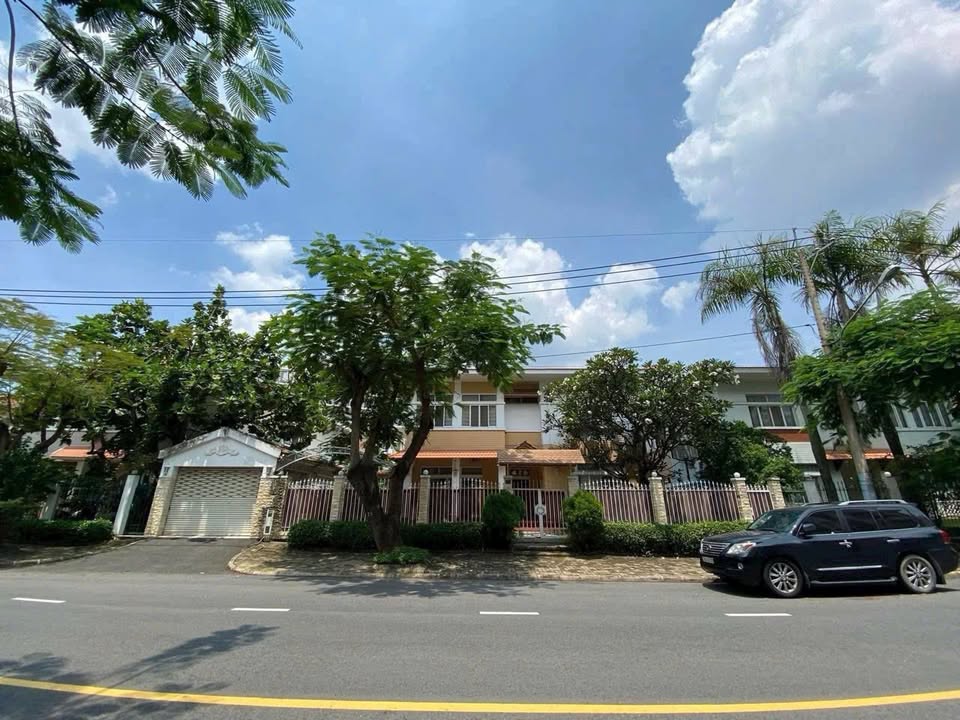 Bán biệt thự Mỹ Tú đường Lý Long Tường quận 7 - Diện tích 396m², giá 156 tỷ - Vị trí đắc địa gần Hồ Bán Nguyệt!