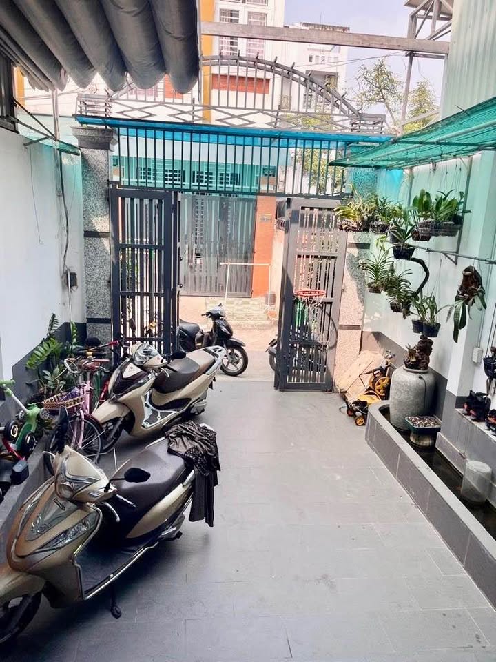 Nhà hẻm ô tô Quốc lộ 13 Hiệp Bình 104m² giá 8.9 tỷ - Không thể bỏ lỡ!