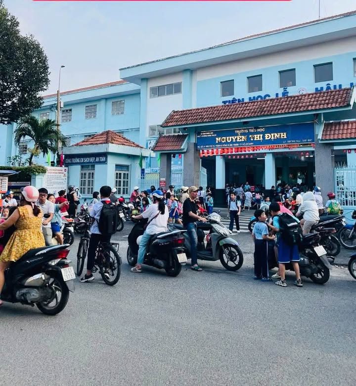 Nhà phố Tân Thới Nhất Quận 12 56m² giá 4.5 tỷ - Ô tô vào tận nhà!