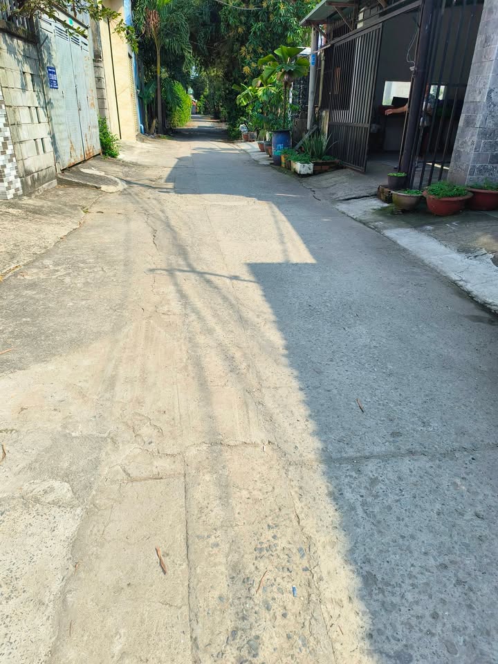 Nhà bán Hóc Môn 100m² giá 5.1 tỷ - Sổ hồng chính chủ, gần đường Nguyễn Thị Đành!