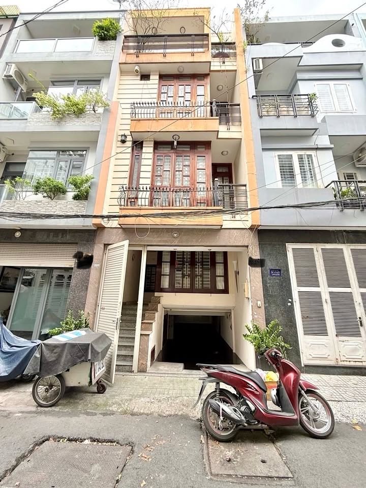 Nhà mặt tiền kinh doanh đường Hoa, Phú Nhuận 49.5m² giá 17 tỷ - Lợi nhuận kép từ ở và kinh doanh!