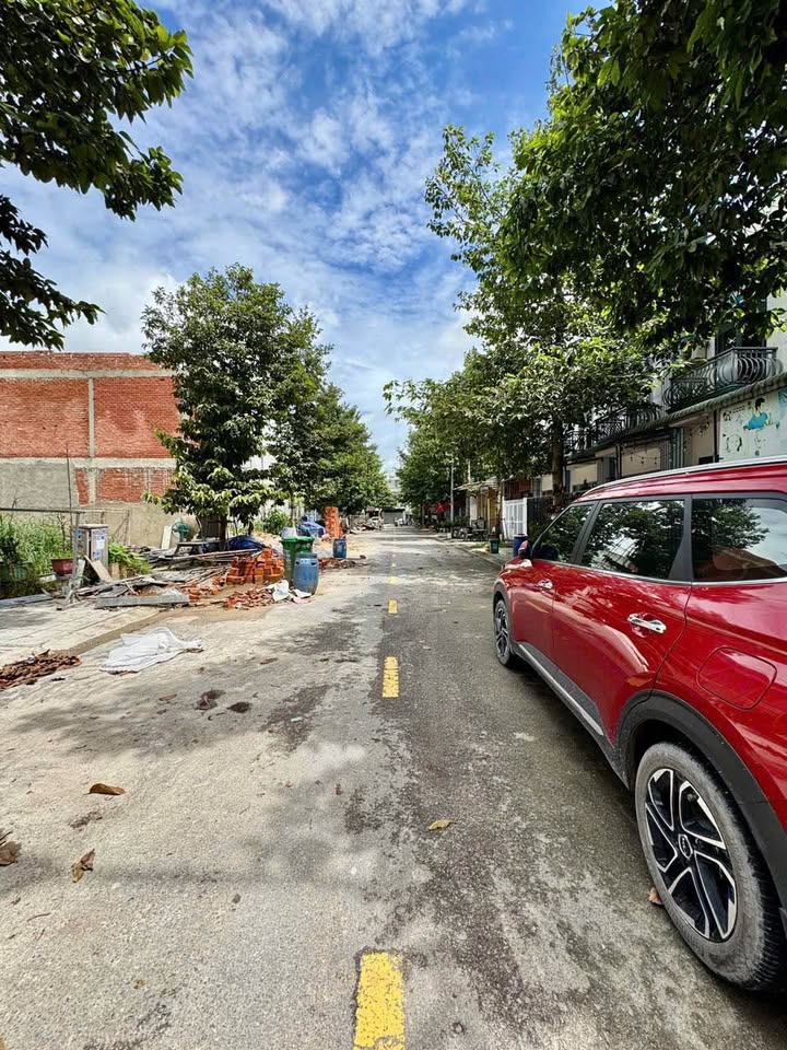 Nhà riêng 1 trệt 1 lầu tại Uyên Hưng, Tân Uyên 72m² giá 2.35 tỷ - Sổ hồng chính chủ