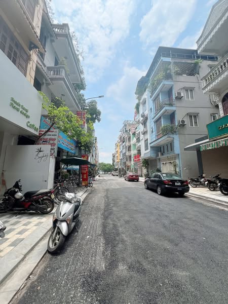 Nhà mặt phố Lạc Long Quân, Tây Hồ 50m² giá 38 tỷ - Kinh doanh đỉnh cao!