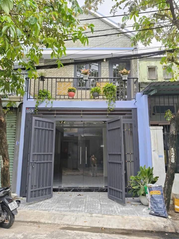 Nhà phố Thới Tam Thôn Hóc Môn 44m² giá 2.2 tỷ - Gần chợ và trường học!