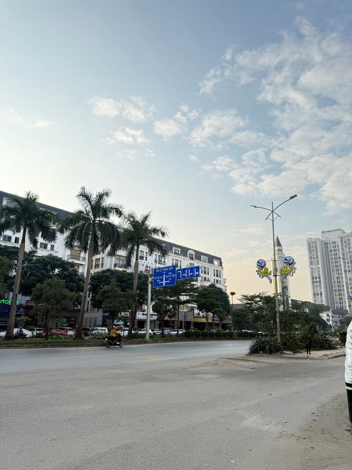 Cho thuê văn phòng 3 tầng Tòa nhà 8 tầng Lê Trọng Tấn - Giá chỉ 25 triệu/tháng!