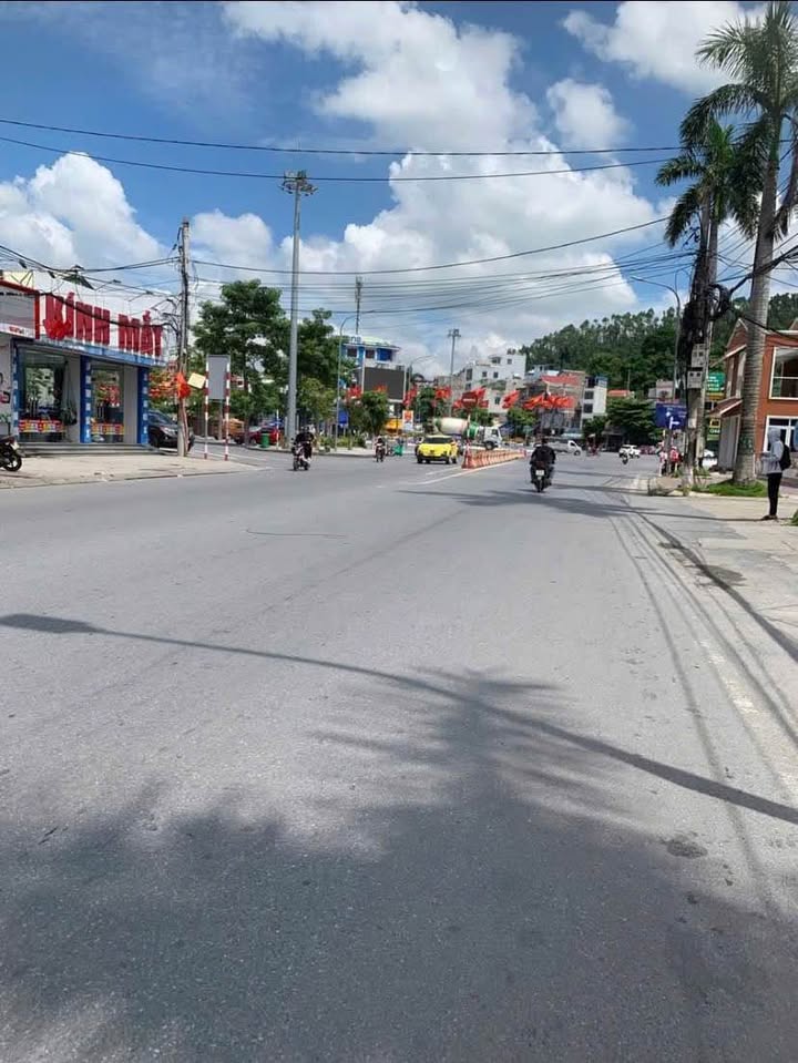 Nhà cấp 4 mặt đường Trần Tất Văn, Kiến An 120m² giá 6.9 tỷ - Vị trí đắc địa, tiện ích đầy đủ!