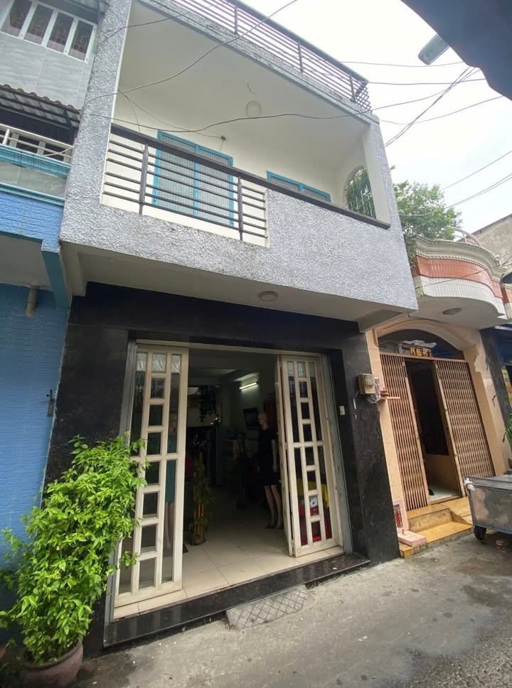 Nhà bán quận 11, Lạc Long Quân 48m² giá 7.4 tỷ - Chính chủ, sẵn sàng vào ở!