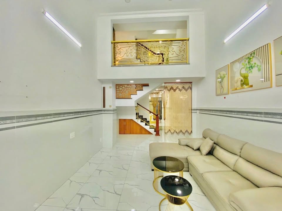 Nhà mặt tiền đường Tân Quy, quận 7, 72m² giá 40 triệu - Có Thang Máy, Sẵn Sàng Cho Thuê!