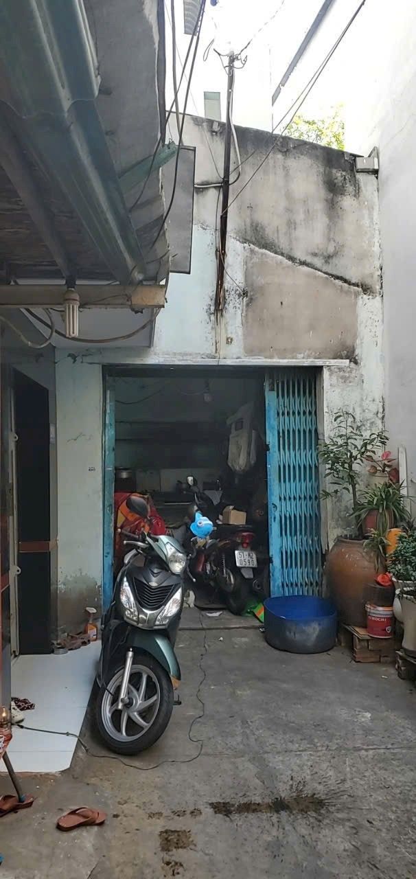 Nhà bán đường Lạc Long Quân, quận 11, diện tích 24m² giá 2.45 tỷ - Cơ hội đầu tư hấp dẫn!
