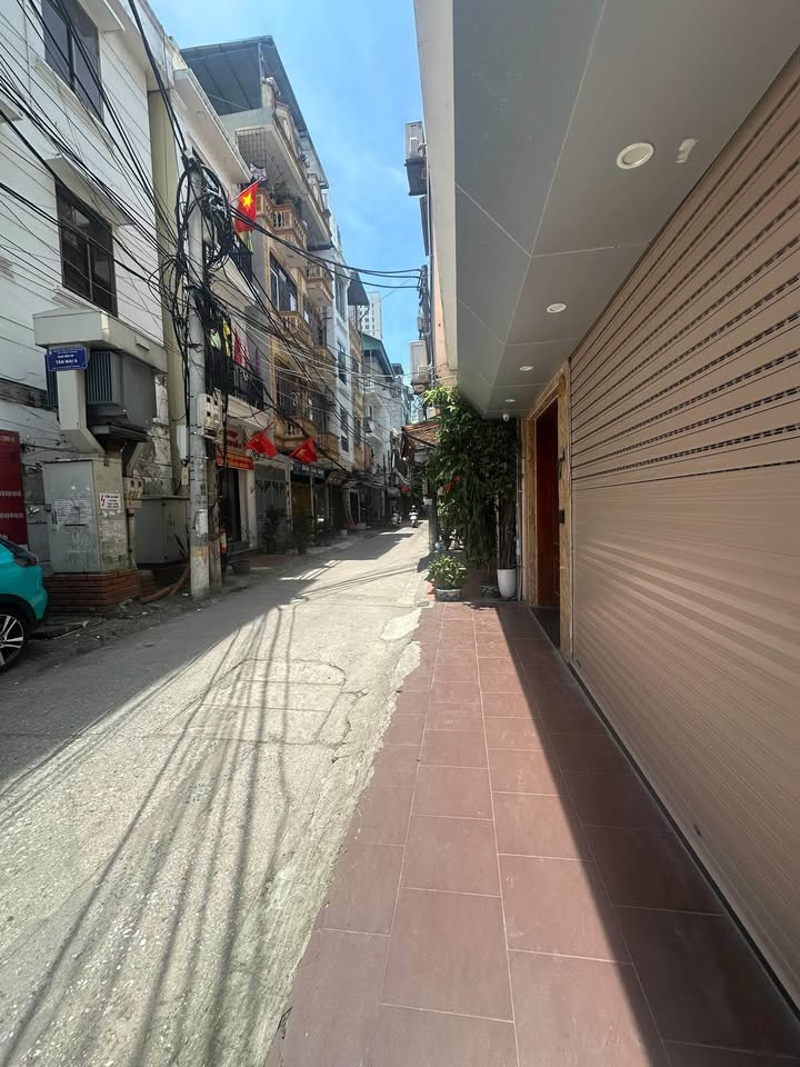 Nhà phân lô Tân Mai 30m² giá 5 tỷ - Ô tô vào tận nơi!