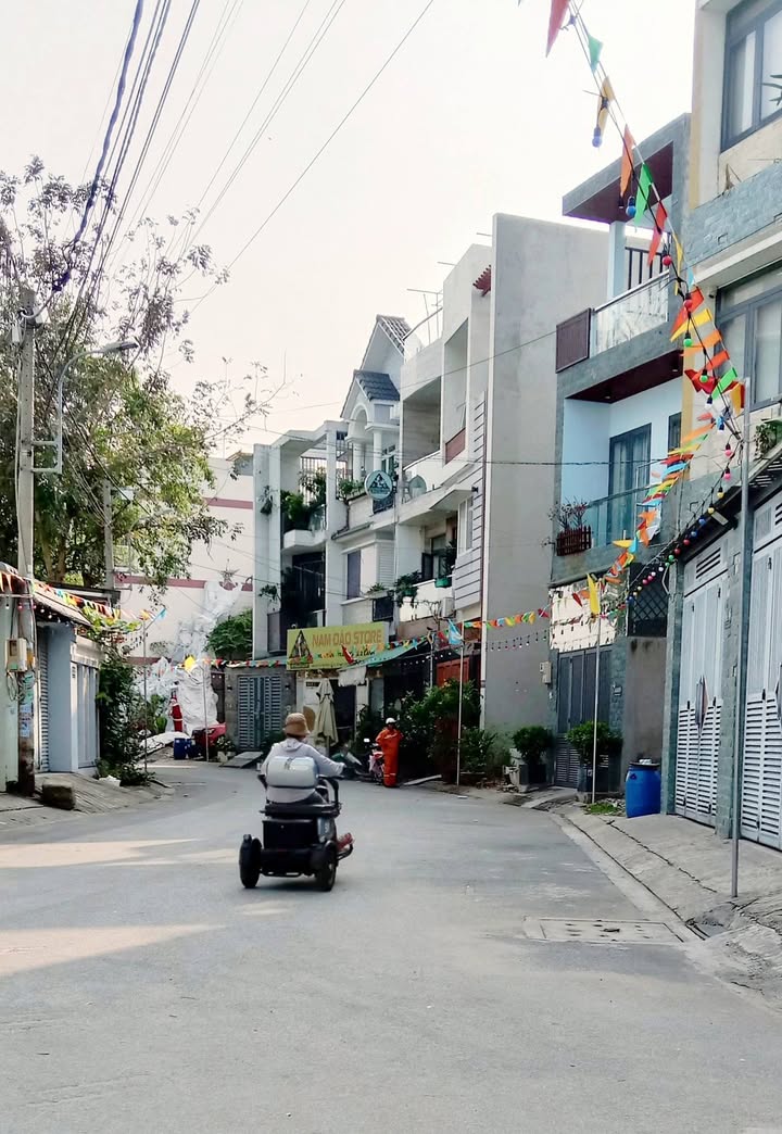 Nhà phố Cây Keo Thủ Đức 66m² giá 4.5 tỷ - Sân rộng, xe hơi vào tận nhà!