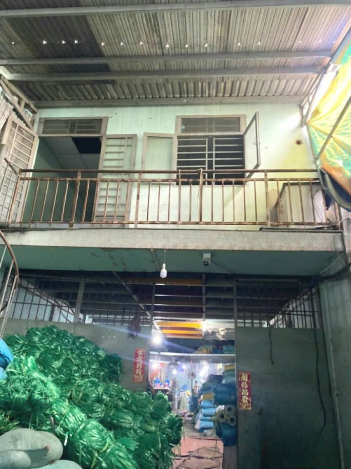 Kho xưởng cho thuê mặt tiền đường Lê Minh Xuân 300m² giá 18 triệu - Phù hợp cho mọi ngành nghề!