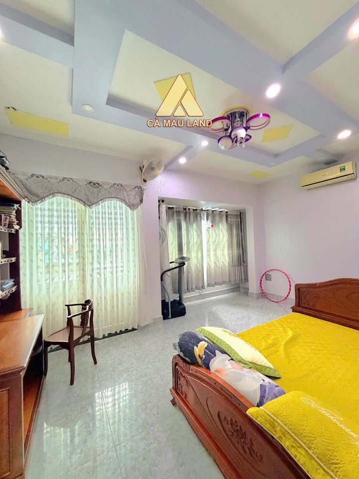 Nhà phố 1 trệt 2 lầu đường 30 Tháng 4, Cà Mau 165m² - Vị trí đắc địa cho kinh doanh!