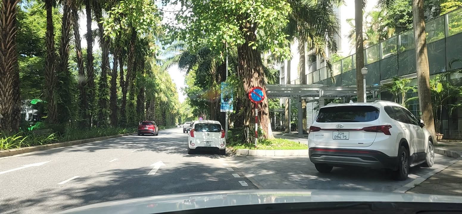 Nhà mặt ngõ Bát Tràng, Gia Lâm 28m² giá 4 tỷ - Căn góc kinh doanh lý tưởng!