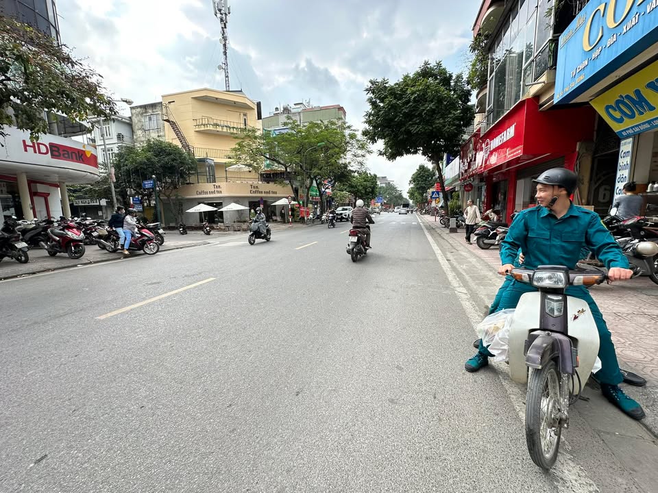 Cho thuê mặt bằng kinh doanh tại Việt Hưng, Long Biên 400m² - Vỉa hè rộng, vị trí đắc địa!