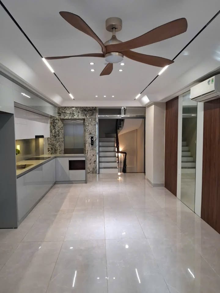 Nhà 6 tầng thang máy Hồng Tiến, Long Biên 48m² giá 15 tỷ - Thiết kế hiện đại, tiện nghi!