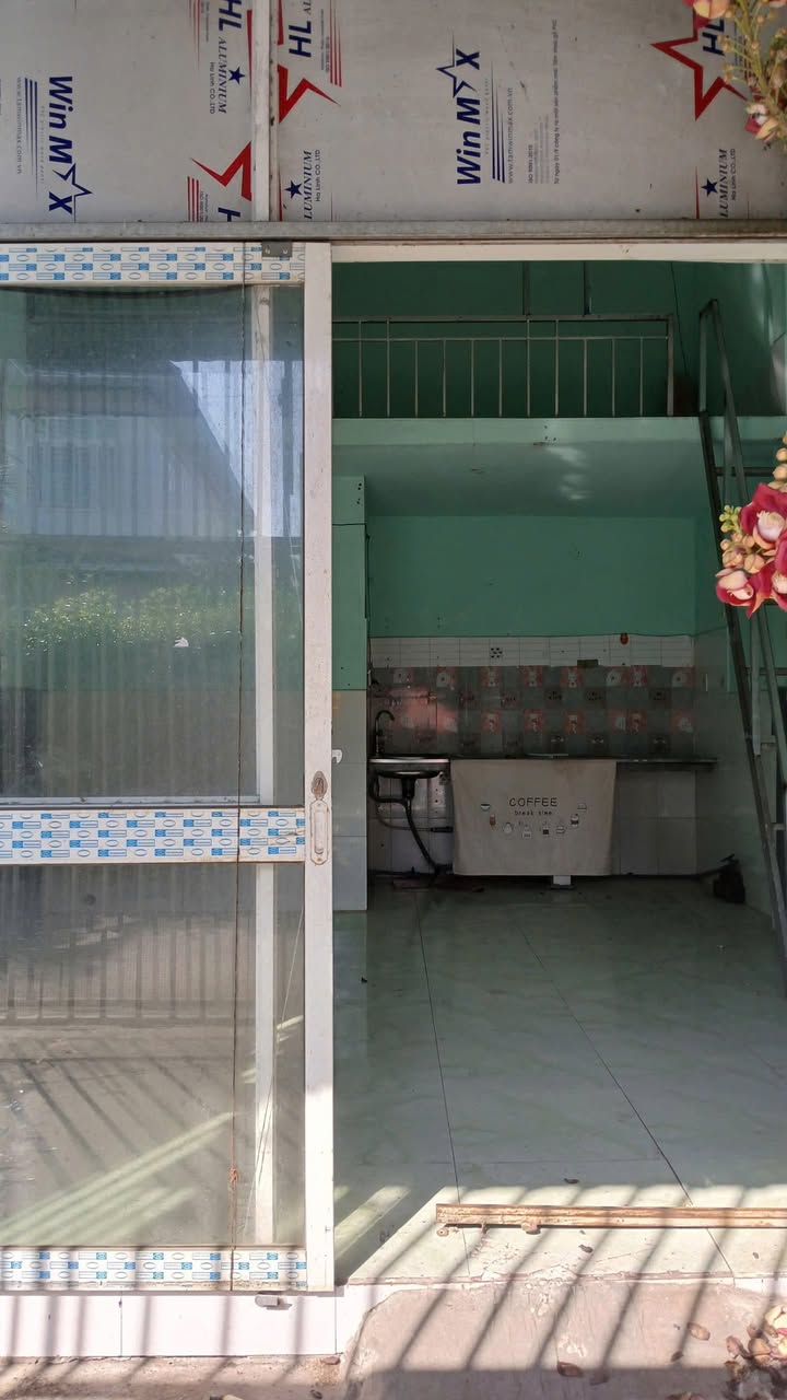 Kiốt cho thuê đường Nguyễn Thị Minh Khai, Dĩ An 25m² giá 2.5 triệu - Thoáng mát, gần chợ Tân Long!