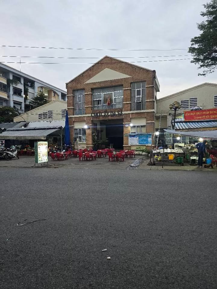 Nhà mặt tiền kinh doanh quận Bình Tân 90m² giá 11.9 tỷ - Đầu tư sinh lời cao!