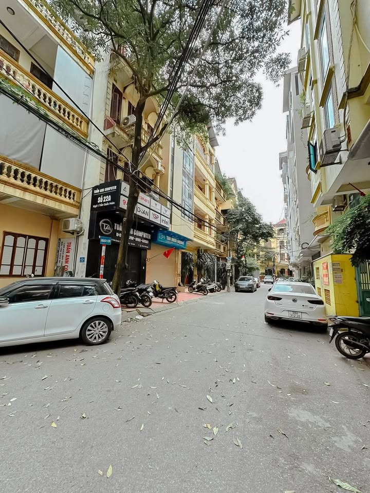 Nhà phố Trần Quốc Hoàn 50m² giá 20.5 tỷ - Kinh doanh đỉnh cao!