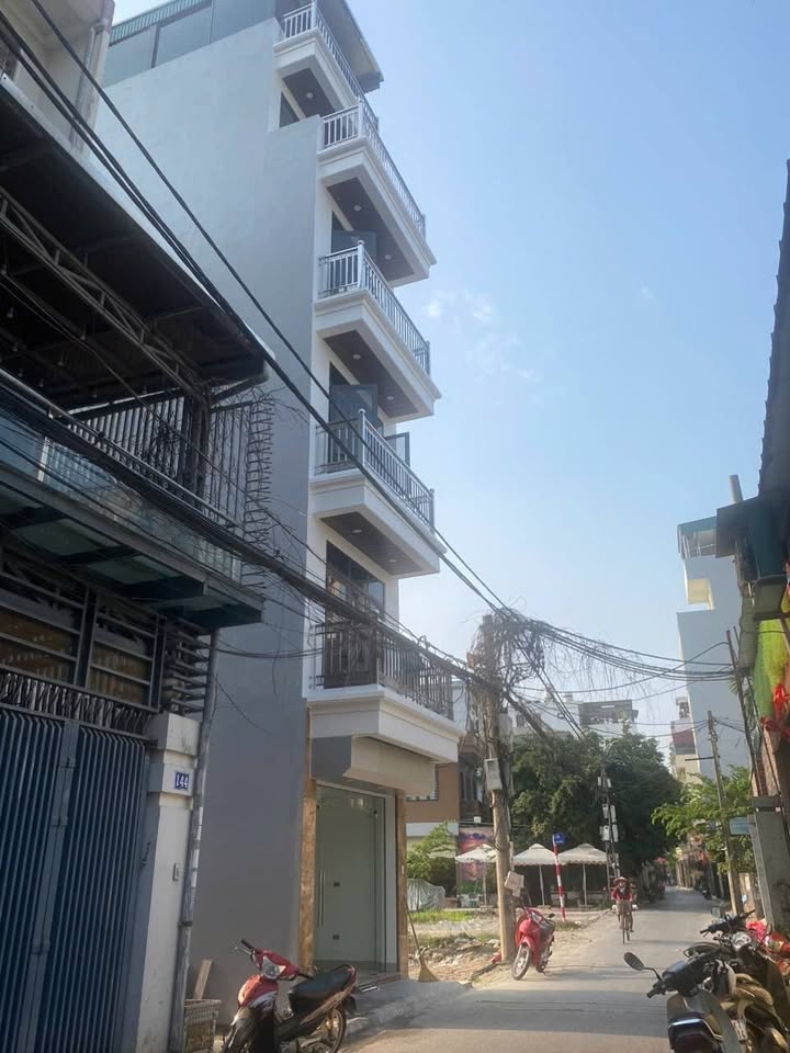 Bán gấp FrontHouse Ngọc Thụy 73m² giá 2.2 tỷ - Kinh doanh sầm uất!