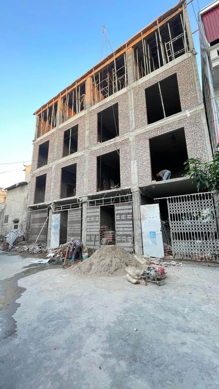 Nhà 4 tầng phố Nguyễn Hữu Cầu, TP Hải Dương 42m² giá 3.2 tỷ - Cơ hội sở hữu không thể bỏ qua!