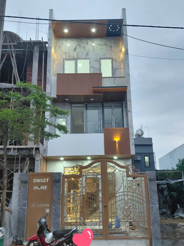 Nhà phố Hòa Xuân 100m² giá 7.4 tỷ - Full nội thất sang trọng!