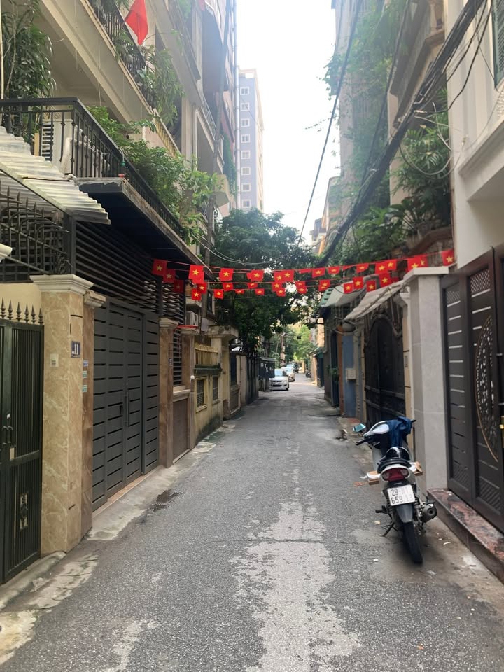 Nhà phố Trần Quốc Hoàn, Cầu Giấy 50m² giá 20 tỷ - Thiết kế hiện đại, sẵn sàng ở ngay!