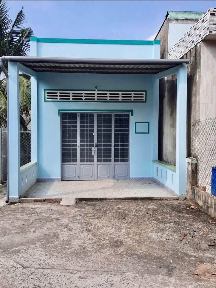 Nhà Bán Mỹ Thạnh Giồng Trôm 70m² giá 590 triệu - Sổ hồng đầy đủ, gần chợ!