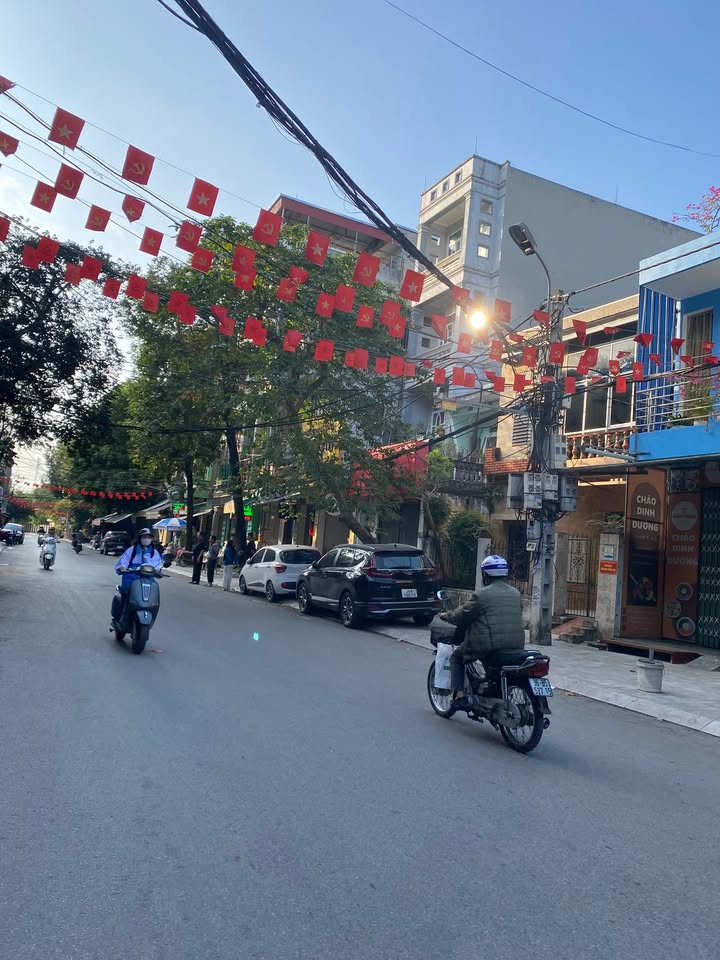 Nhà 3 tầng tại trung tâm phường Điện Biên, 60m² giá 3.5 tỷ - Đường ô tô thông thoáng!