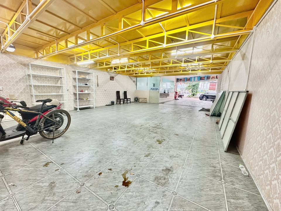 Cho thuê nhà mặt phố Võ Chí Công, Tây Hồ 260m² - Vị trí đắc địa, kinh doanh thuận lợi!