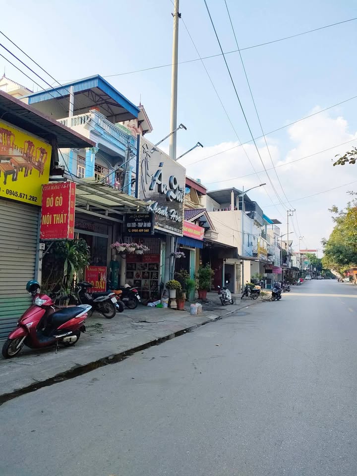 Nhà mặt phố Hoàng Liên Sơn Nghĩa Lộ 210m² - Bán gấp, giá thương lượng!