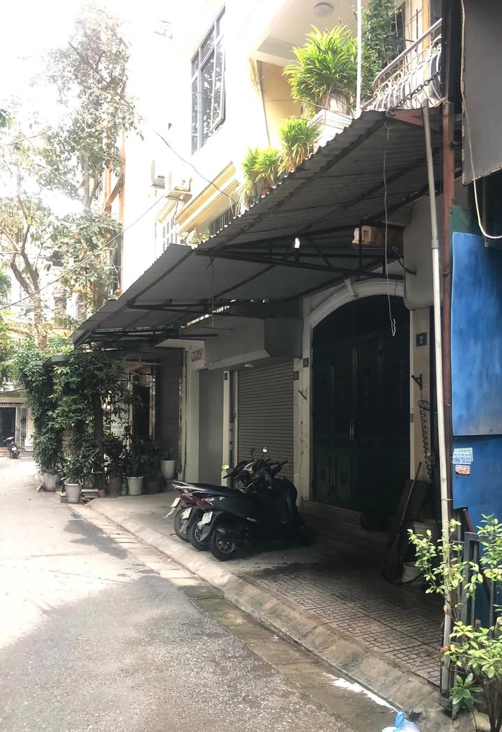 Nhà riêng Mai Dịch, Cầu Giấy 4m² giá 10 tỷ - Lô góc thoáng mát, sẵn sàng giao dịch!