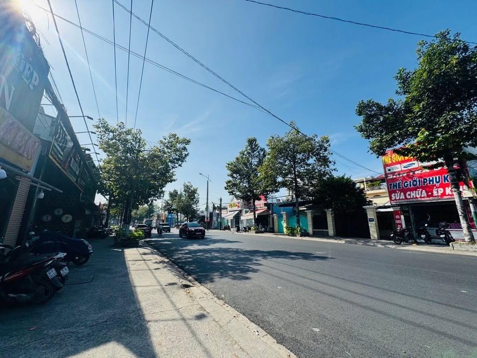 Nhà mặt tiền kinh doanh Lê Hồng Phong, Dĩ An 144.5m² giá 8.8 tỷ - Cơ hội đầu tư hấp dẫn!