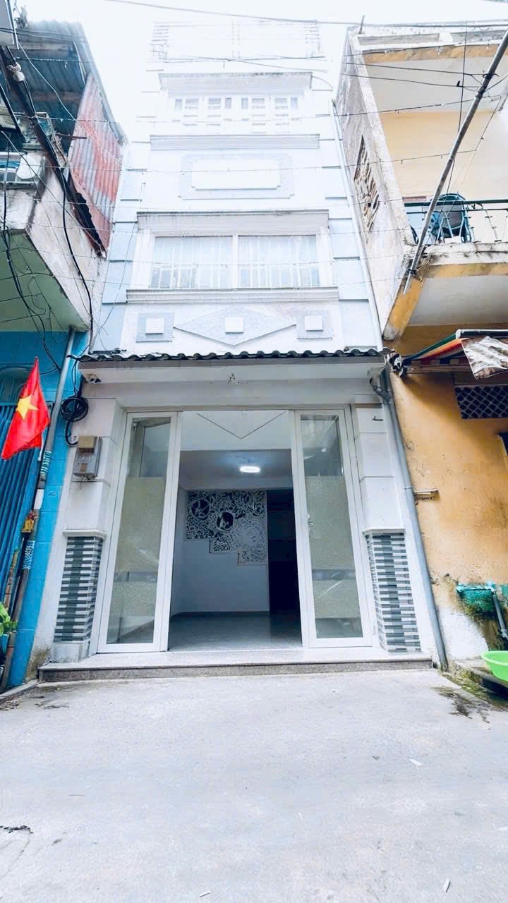 Nhà lô nhì Đoàn Văn Bơ, Quận 4, 28.5m², giá chỉ 4.999 tỷ - Cơ hội đầu tư tuyệt vời!