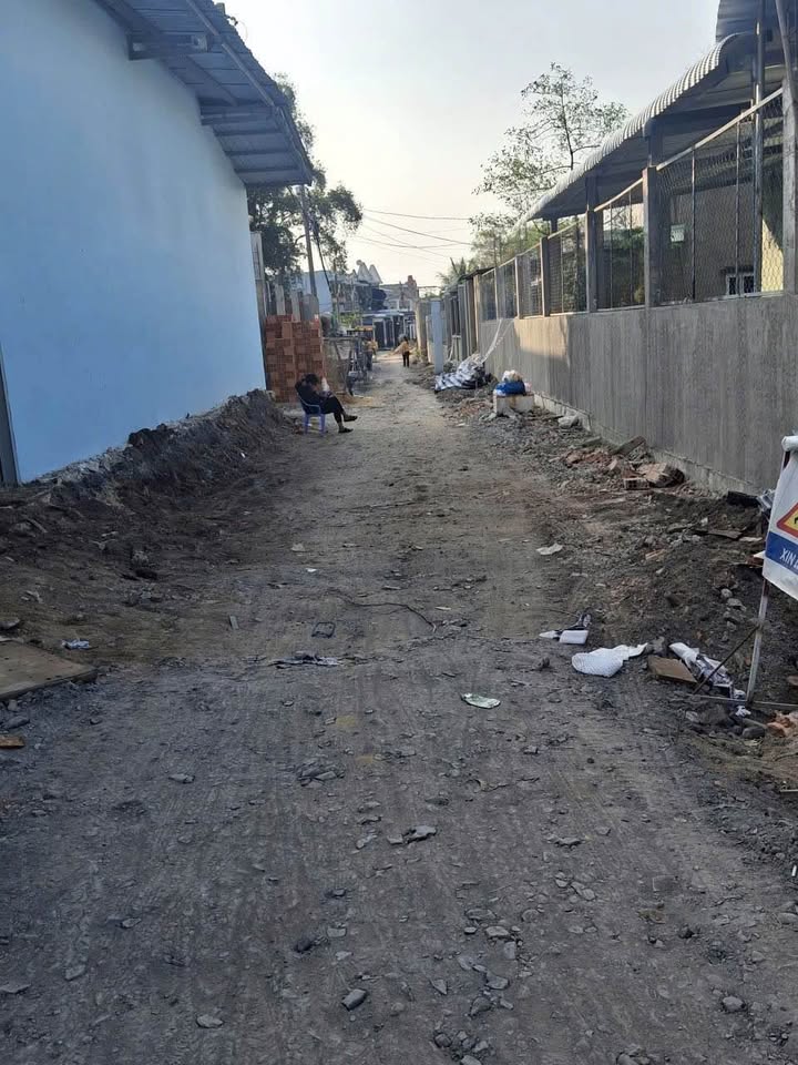 Nhà cấp 4 Hóc Môn 99m² giá 3.55 tỷ - Hướng Tây Nam, sân đậu xe hơi!