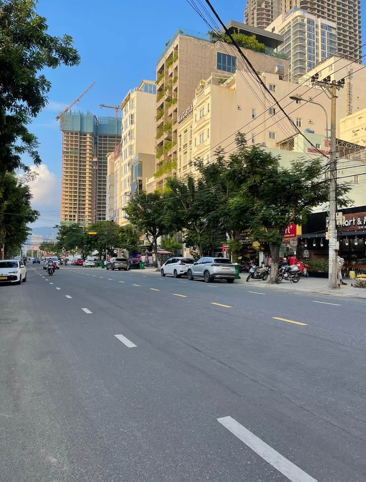 Cặp nhà mặt tiền Hồ Nghinh, quận Sơn Trà, 200m² giá 60 tỷ - Đang cho thuê 80 triệu/tháng!