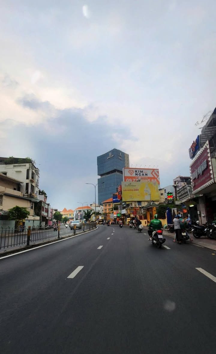 Nhà Phú Nhuận 60m² giá 11 tỷ - Xe hơi đỗ cửa, đầu tư sinh lời!