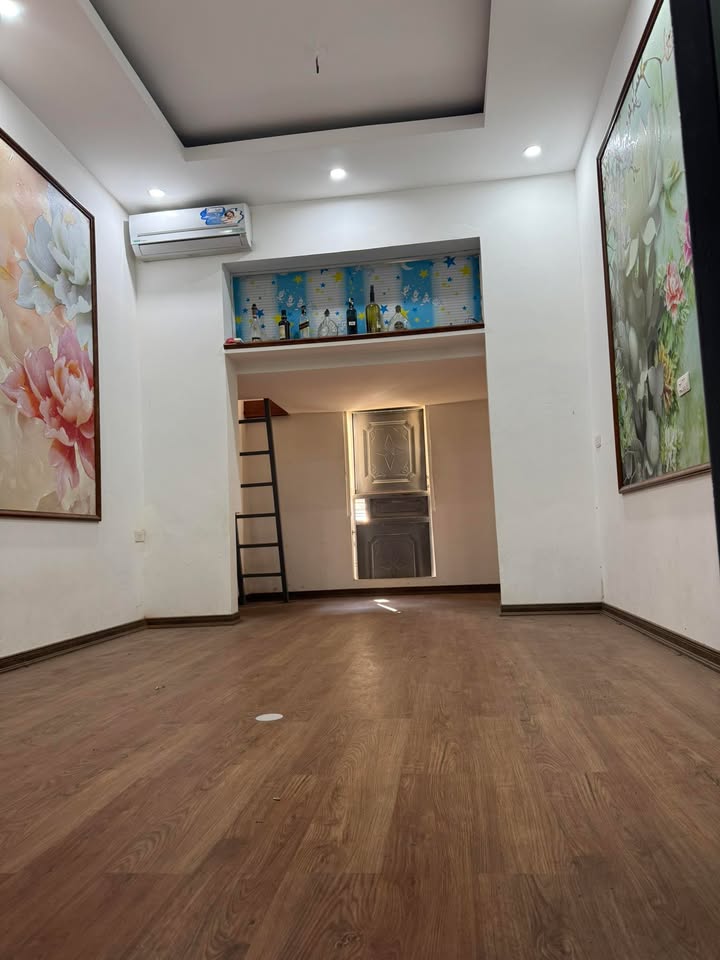 Chung cư tập thể Sài Đồng Long Biên 45m² giá 1 tỷ - Sổ đỏ chính chủ sang tên ngay!