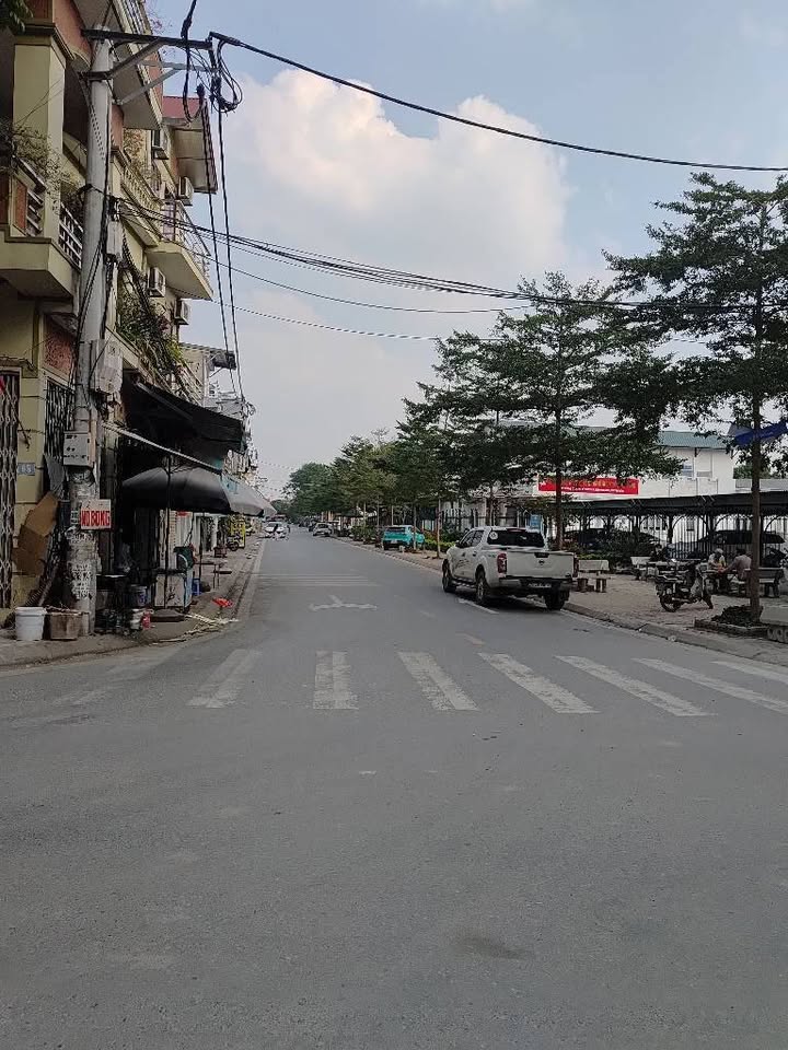 Nhà 3 tầng Đặng Xá Gia Lâm 75m² giá 7.48 tỷ - Lô góc thoáng mát!