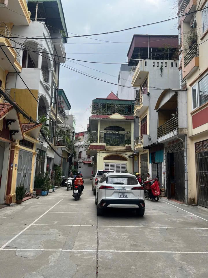 Nhà đẹp Ngọc Thụy, Long Biên 50m² - Vị trí vàng, ô tô đỗ thoải mái!