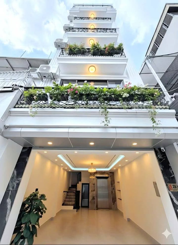 Nhà 6 tầng thang máy Ngọc Thụy 48m² - Sở hữu ngay với giá tốt!