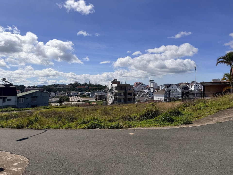 Đất biệt lập đồi Vạn Hạnh Đà Lạt 208m² giá 9.36 tỷ - Tiềm năng phát triển tuyệt vời!