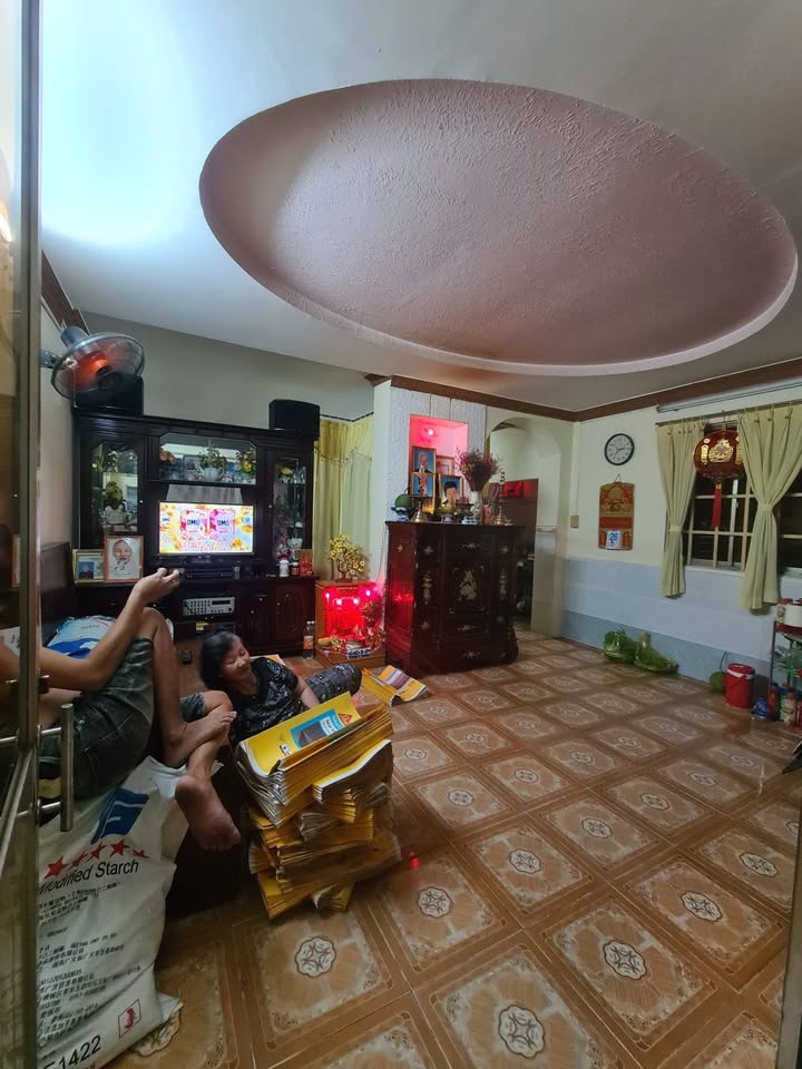 Nhà 2 tầng Lương Văn Can Quận 8 62.7m² giá 4.3 tỷ - Sổ hồng riêng 2025!