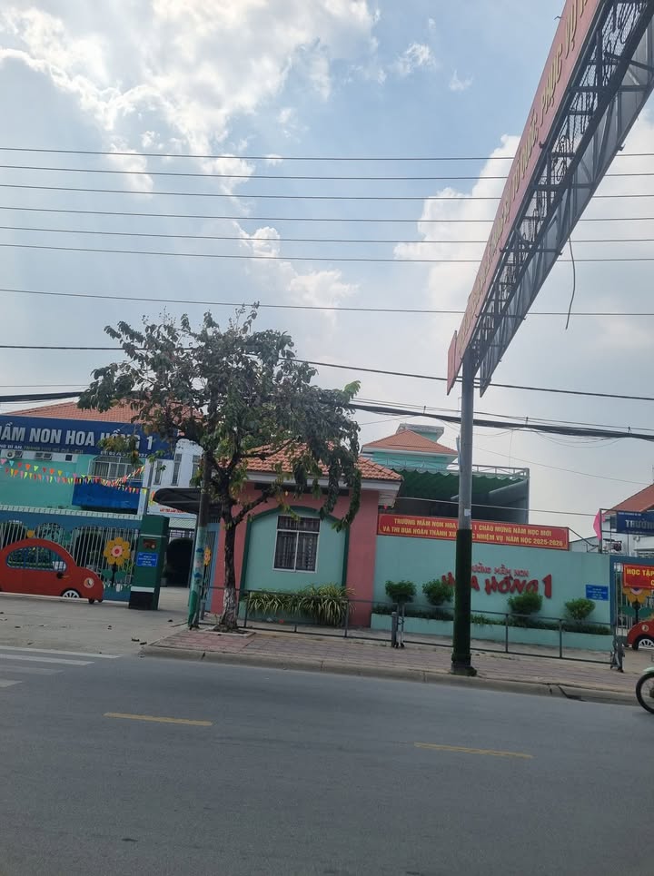 Nhà Mặt Tiền Lý Thường Kiệt Dĩ An 72m² giá 5.8 tỷ - Kinh doanh sầm uất!