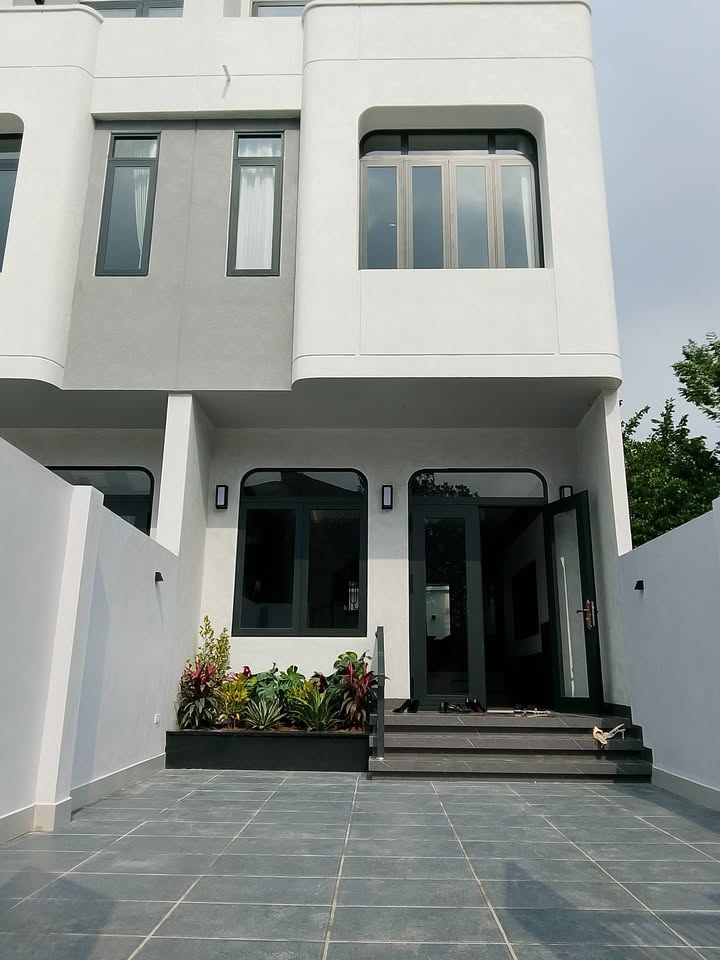 Nhà 3 tầng Định Trung Vĩnh Yên 100m² giá 3.3 tỷ - Sẵn sàng đón Tết!