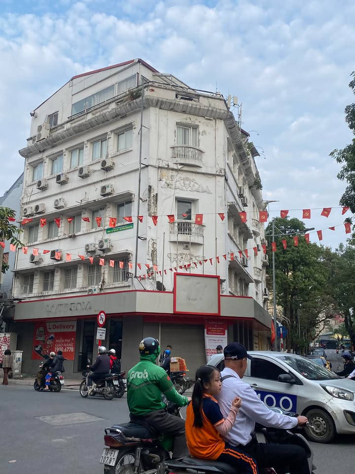 Cho thuê mặt bằng kinh doanh Nguyễn Du, Hai Bà Trưng 115m² - Lô góc đắc địa, phù hợp mọi mô hình!